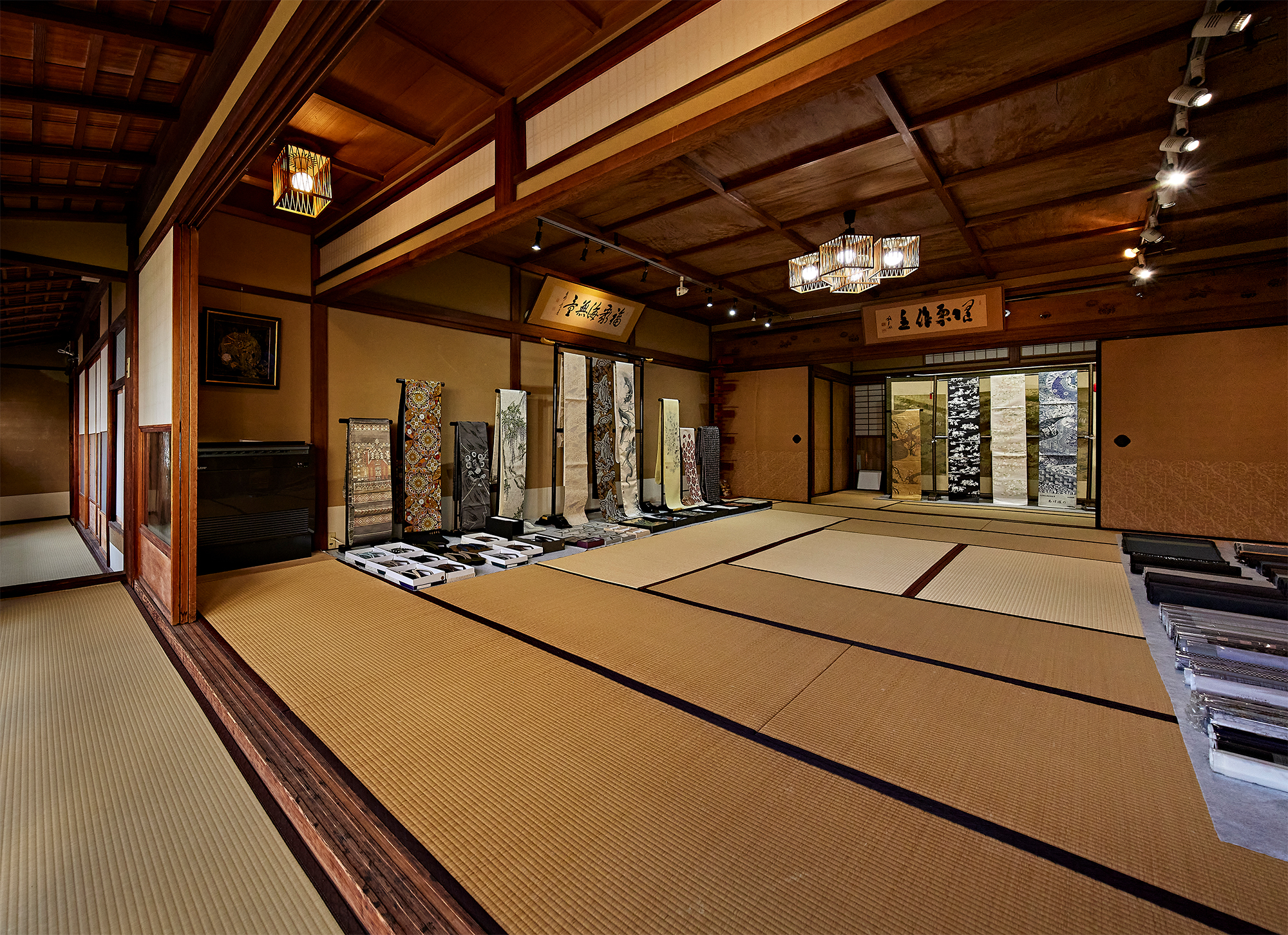 六文字屋 岡文織物
