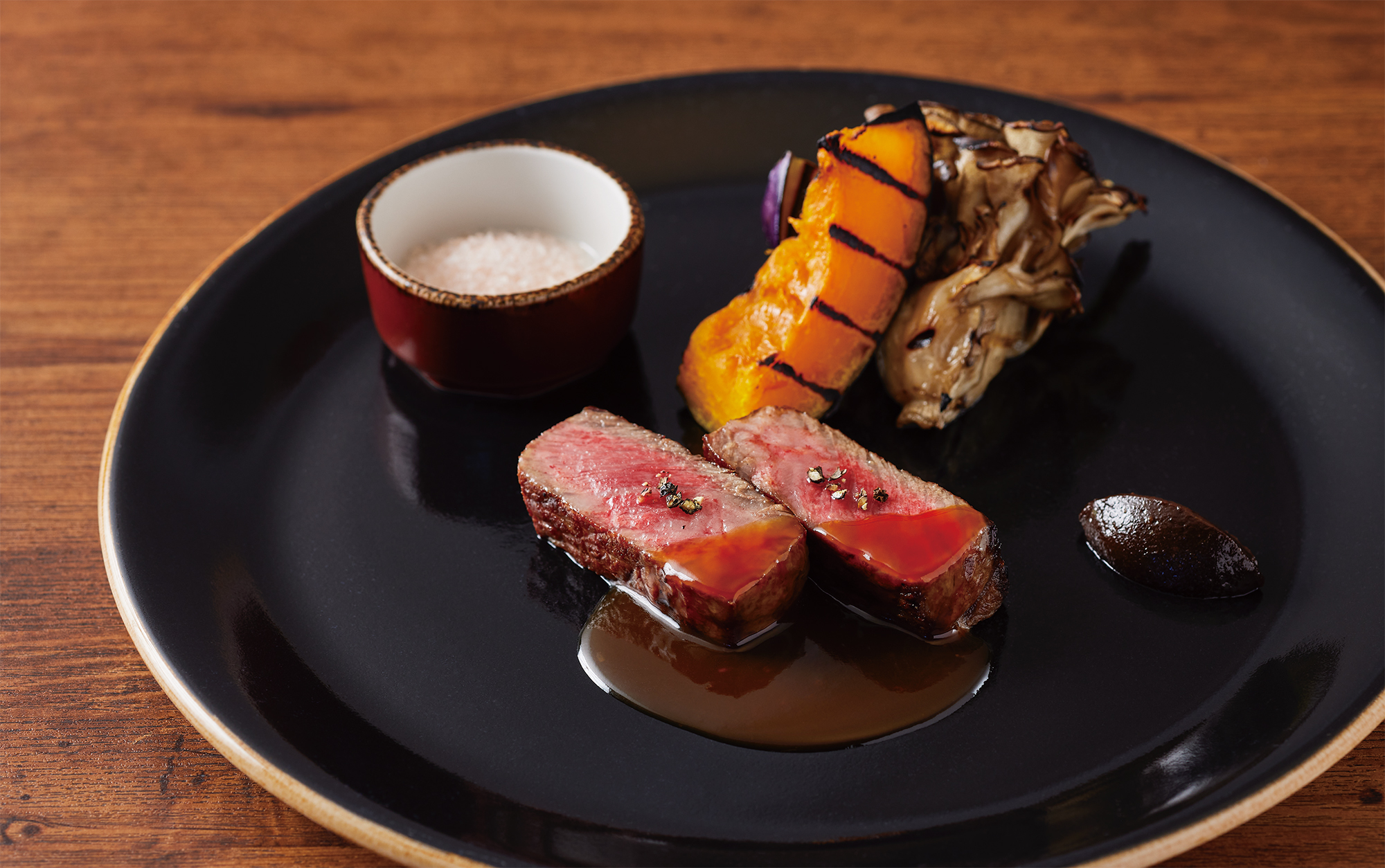 東京・新宿　HOTEL GROOVE SHINJUKU, A PARKROYAL Hotel「栃木県産霧降高原牛ロース肉の石窯グリル」