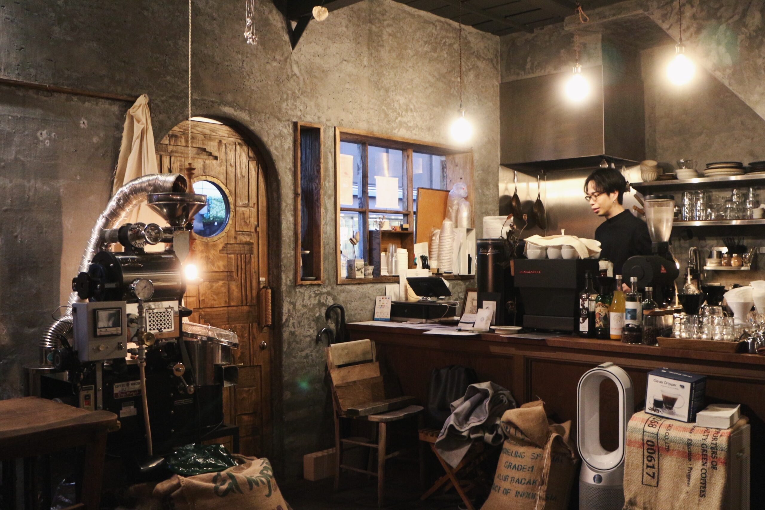 「WEDNESDAY COFFEE STAND & ROASTER」店内写真