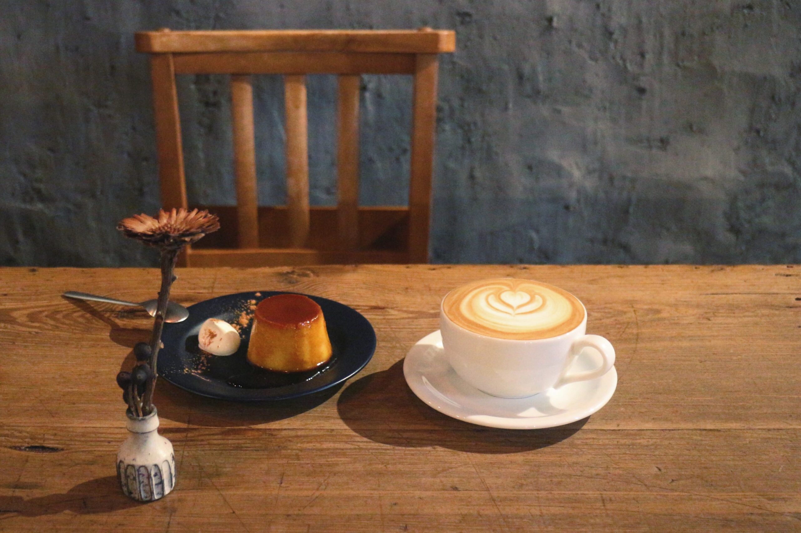「WEDNESDAY COFFEE STAND & ROASTER」コーヒーとスイーツ