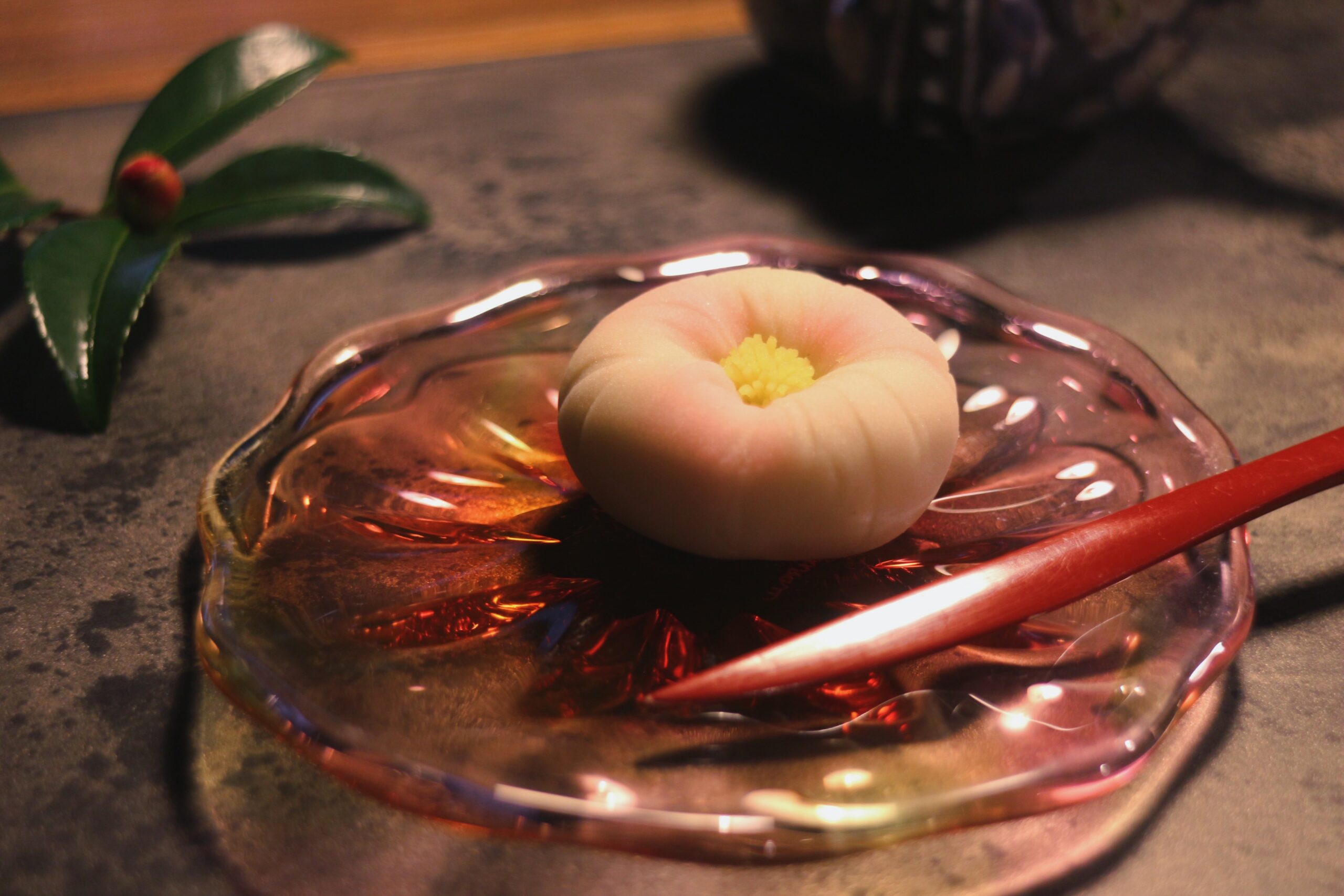 金沢「一笑」 器にのった上生菓子