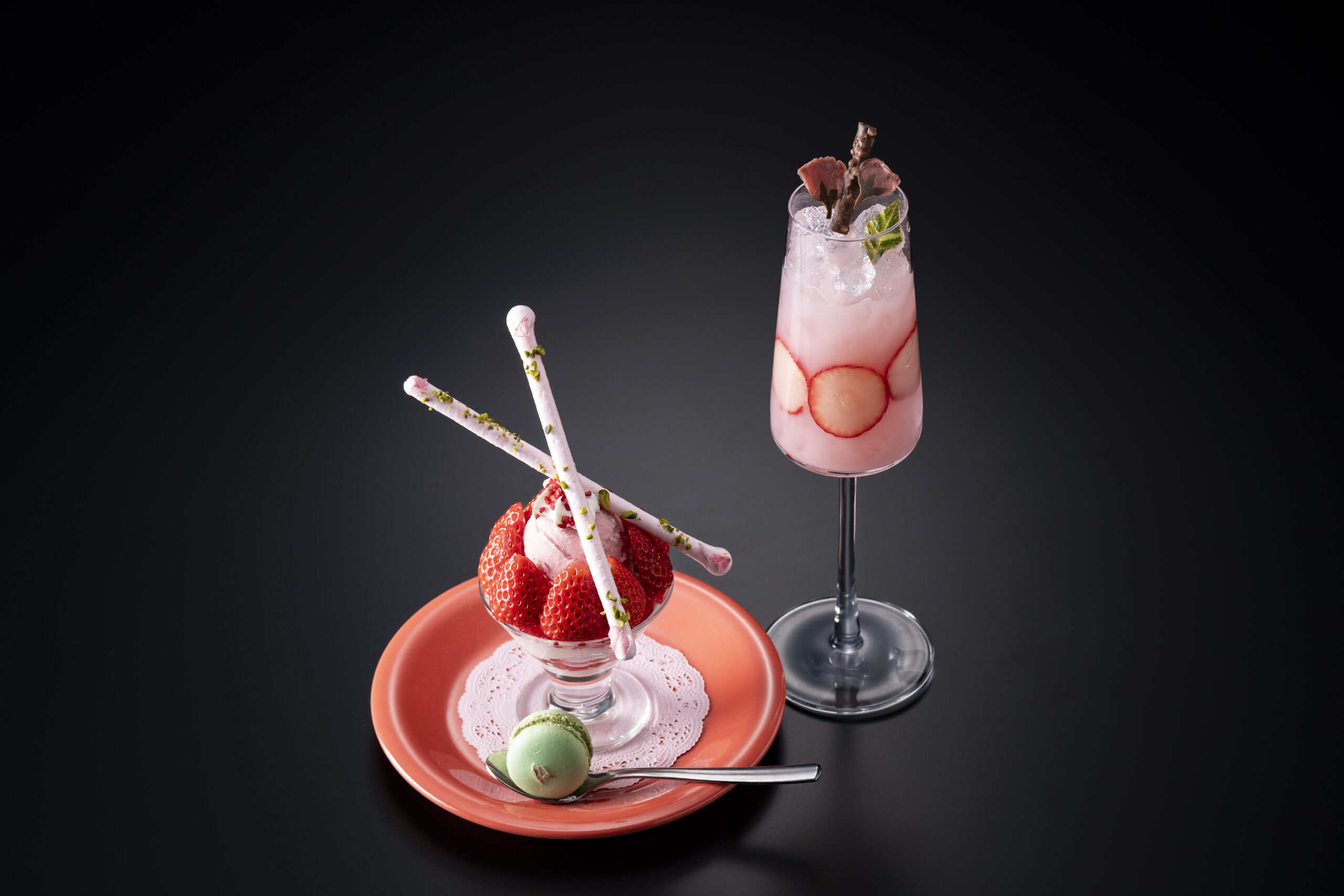 大阪エクセルホテル東急 BAR&LOUNGE「MIDO」いちご&桜Special デザートセット