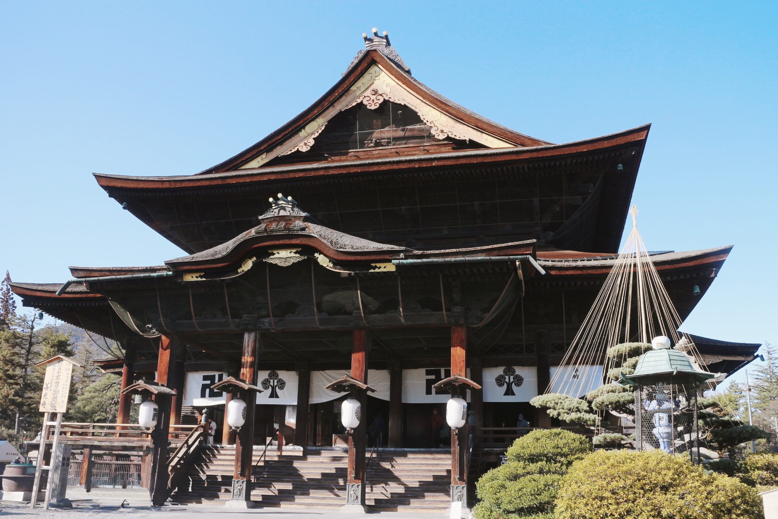善光寺の本堂